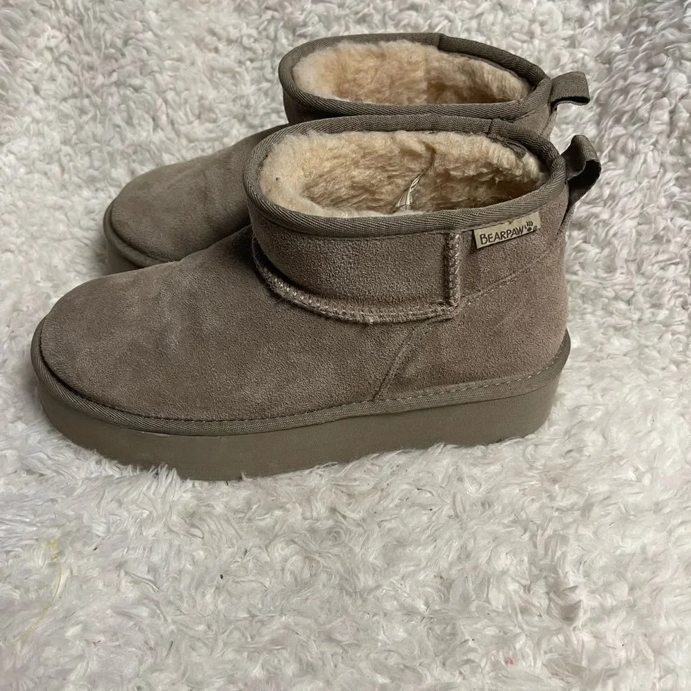 BEARPAW WOMENS RETRO SHORTY LEATHER SUEDE TAUPE PLATFORM FUR BOOT SZ10